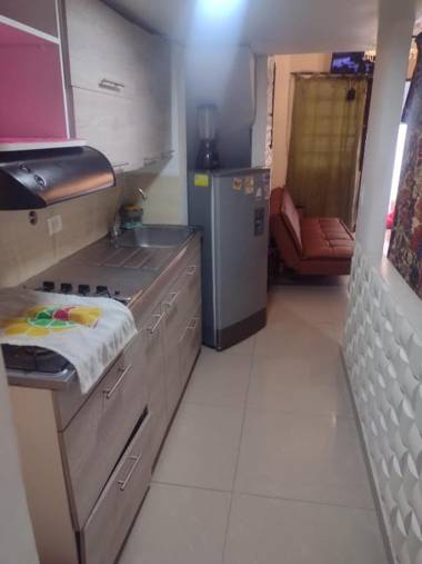 APARTAMENTO PARA TRES PERSONAS a 10 minutos del centro de eventos valle del pacifico y a la misma distancia del centro de la ciudad Y también a 300 mts del Orquideorama