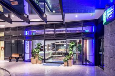 Holiday Inn Express & Suites Bogota Zona Financiera an IHG Hotel