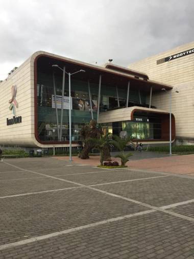 Apto cerca del CC Titan Plaza 102