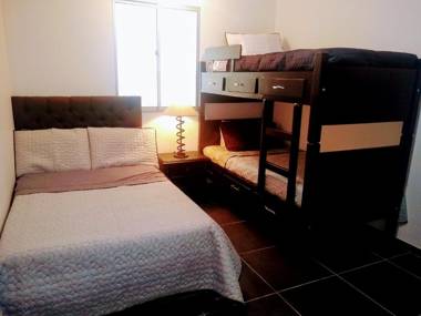 Alojamiento "Cómo en CASA" cerca al Aeropuerto!!