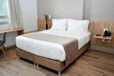 EM Budget Hotel Corferias