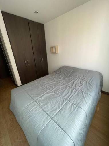 Hermosa habitación privada en conjunto residencial cerca al Aeropuerto y terminal de Bogotá zonas comunes se comparten con 1 persona