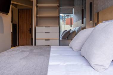 ICON 100 Luxury Apartasuites