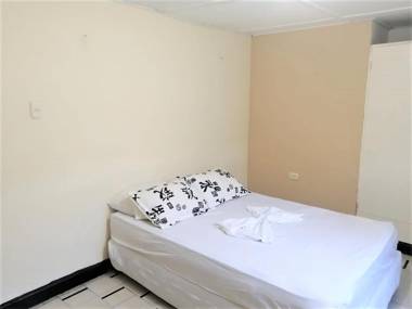 HABITACION PRIVADA EN CASA DE MIS PADRES