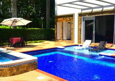Casa Quinta Piscina Privada en Montenegro Eje Cafetero