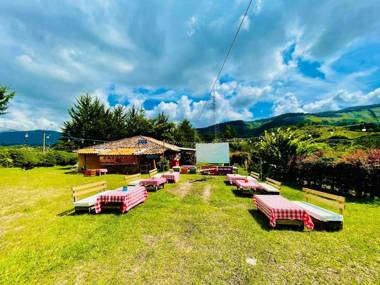 Casa Roja Parche Campestre - Hospedaje Guatapé