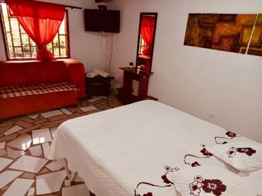 Casa Roja Parche Campestre - Hospedaje Guatapé