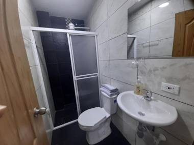 el nuevo guatape campestre a 5 minutos del malecon y 10 minutos la piedra totalmente nuevos parqueo privado