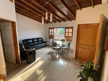 APARTAMENTO ESTILO PENTHOUSE UBICADO EN EL PARQUE DE GUATAPE