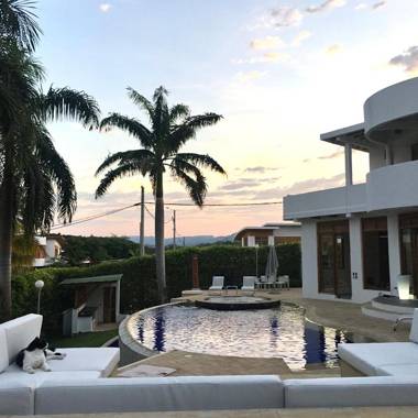 Casa Quinta de Descanso "NUEVA ERA" Via MELGAR - CARMEN DE APICALA -GIRARDOT