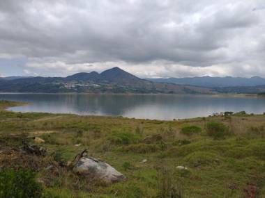 Mirador Valle del Tomine - Cabaña vista al embalse