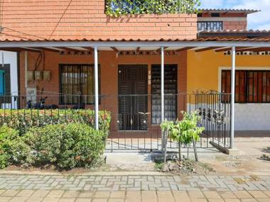 Hostal mi pueblo natal Aptos y habitaciones múltiples e independientes