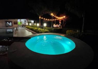 Glamping Vacacional con Piscina en Caldas