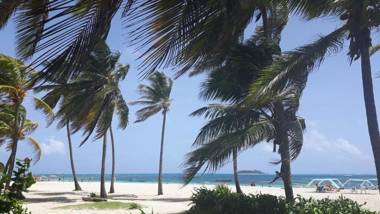 Apartamentos Commodore Bay Club