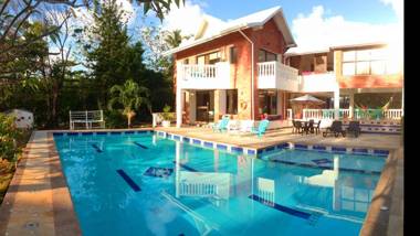 Casa de las Flores tropical