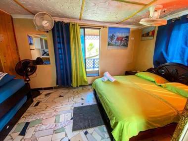 Yellow Moon Guesthouse & Apartments