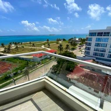 Apartamento con Piscina y Vista al Mar en San Andres
