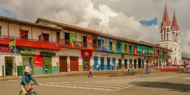 APARTAMENTO FAMILIAR GIRASOLES EN LA CEJA