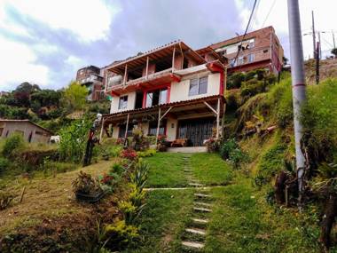 Casa Descanso en el Campo con Hermosa Vista a los Farallones