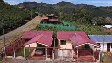 Casa con vista a valle de Dota y zona cafetalera