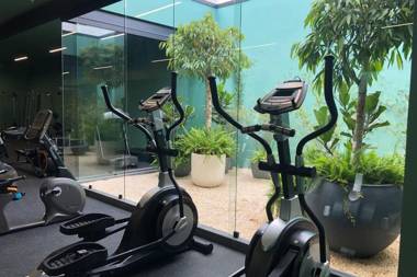 Amazing views SJO Cozy Equipped. 24/7 Concierge