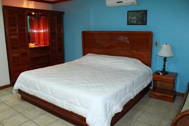 Fish Hook Marina Hotel