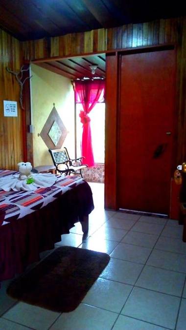 Pensión y Cabinas Colibrí B&B Monteverde-Costa Rica