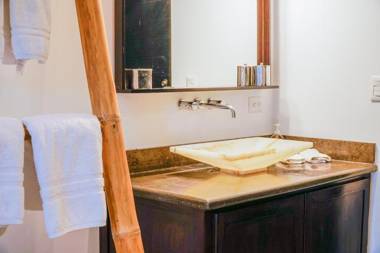 Makara Toucan Suite / 2nd Floor