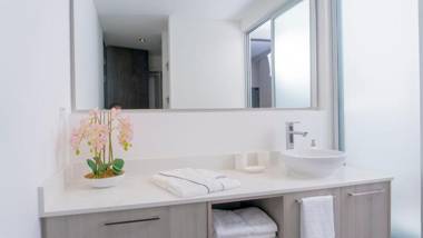 The Train Suites Santa Ana