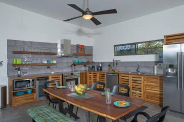 Secret Mountain Top 3BR Casa Colibr with Jungle Views Private Pool BBQ