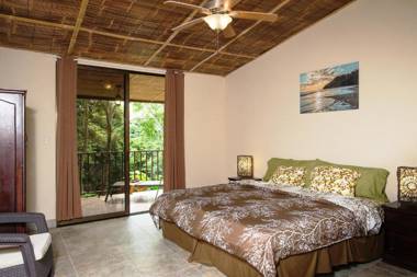Bali inspired Casa Cascada w Jungle views Wi-Fi private pool ac