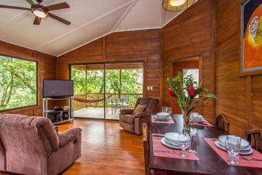 Casa Macaw Jungle Cabin w Private pool Wifi and AC