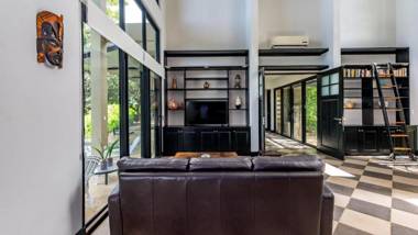 Casa Ironbark Potrero Huge 3-Bedroom Home with Pool