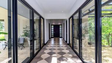 Casa Ironbark Potrero Huge 3-Bedroom Home with Pool