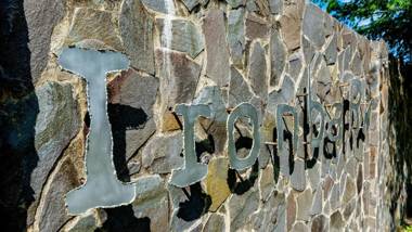 Casa Ironbark Potrero Huge 3-Bedroom Home with Pool