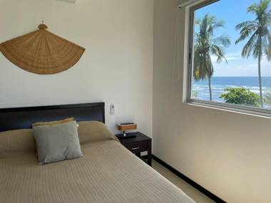 BEACHFRONT APARTMENT Vistas de Bejuco