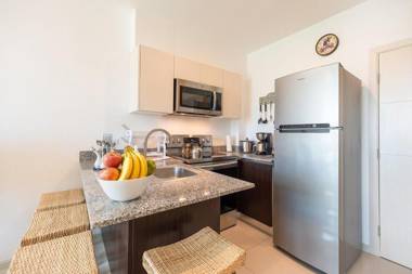 EXCLUSIVE BOHO CHIC Style condo just 10 minutes to airport with self-entry system