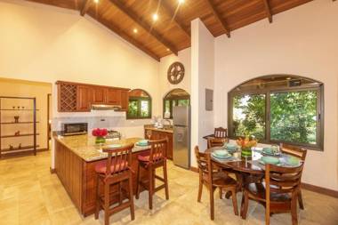 Three Bedroom Two Bath Villa on 20 Acres of Nature! "Hana's Celeste Retreat"