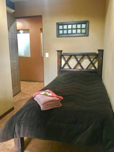 Melrost Airport Bed & Breakfast