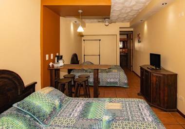 Melrost Airport Bed & Breakfast