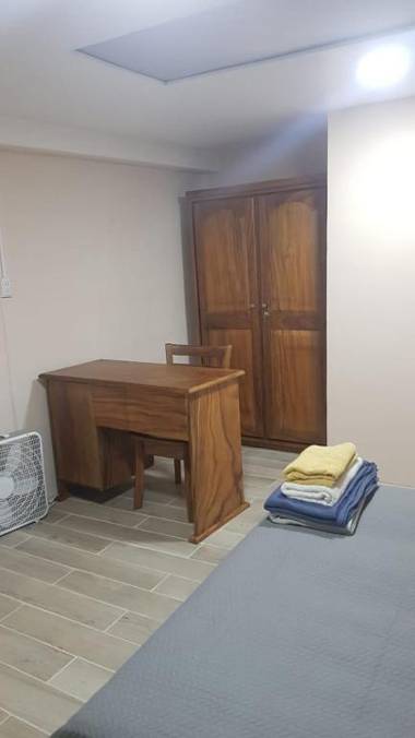 Hogar tico-estadounidense cerca de aeropuerto