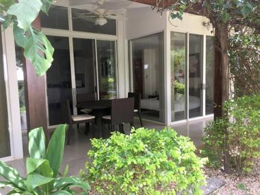 The Breeze Hotel & Villas