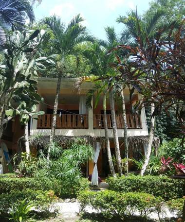 Colibri Surf House & Flats