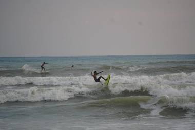 El Gato Rojas Surf Hostel