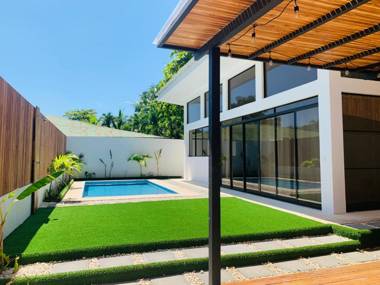 Villa Koi ~ Brand NEW Villa ~ 2 Bedrooms with Pool
