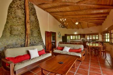 Pie in the Sky 3 Amazing Luxury Home with Lake and Volcano view