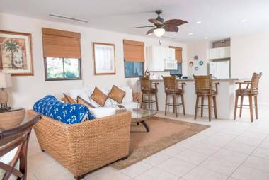 Dazzling end unit in Coco with extra windows and lots of light sleeps 8