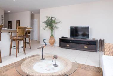 Dazzling end unit in Coco with extra windows and lots of light sleeps 8