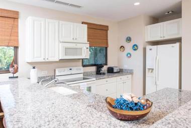 Dazzling end unit in Coco with extra windows and lots of light sleeps 8