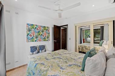 Colorful classy modern split level unit near beach in Coco with pool